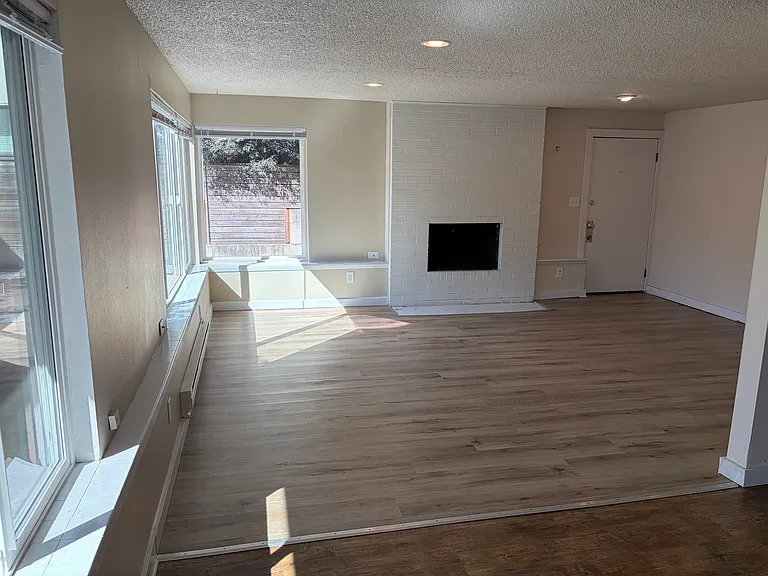 5017 Sand Point Pl NE — Photo 37