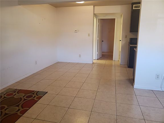 2nd image of 1044 Linde St