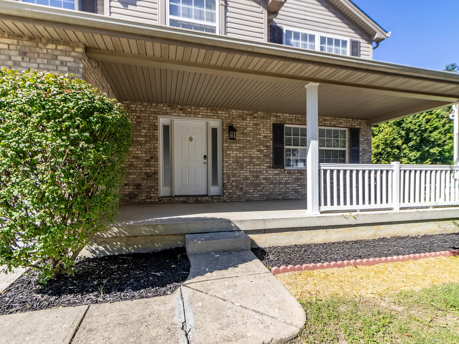 4 bed, 3.5 bath, 2348 sqft, $2,595 — Photo 3