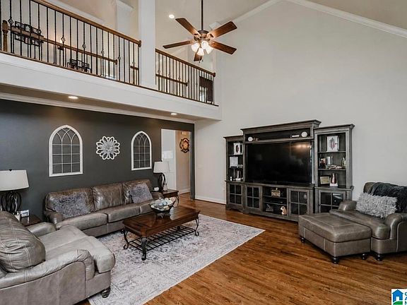 3rd image of 385 Grey Oaks Dr