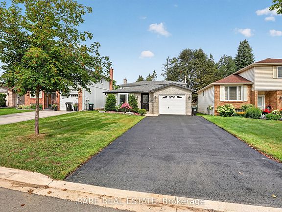 3rd image of 46 Ridgeway Ave