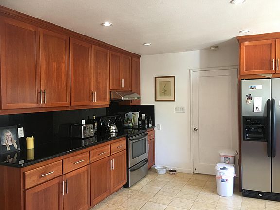 Spacious kitchen for entertainig