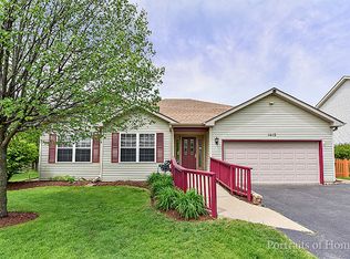 1412 Oakland Cir, North Aurora, IL 60542