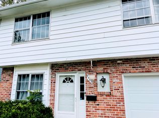 9409 Switzer St, Overland Park, KS 66214