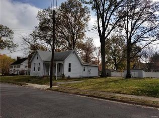 390 E Maple St, Nashville, IL 62263