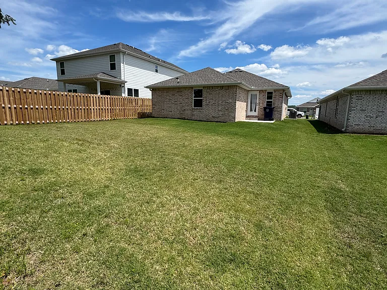 690 Kendra St — Photo 18