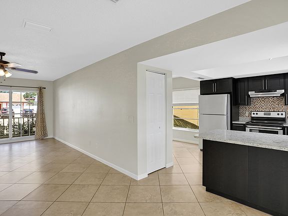 5th image of 9004 Bana Villa Ct