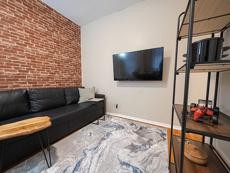180 Claremont Ave #65 — Photo 3