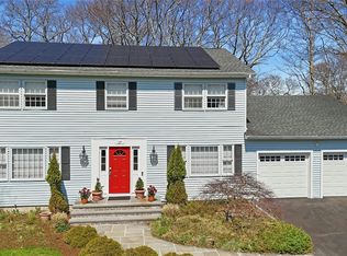 17 Quaker Hill Rd, Stony Brook, NY 11790