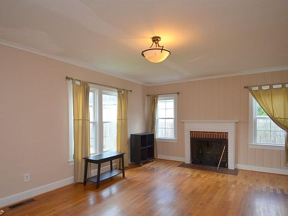 3rd image of 218 Floral Park