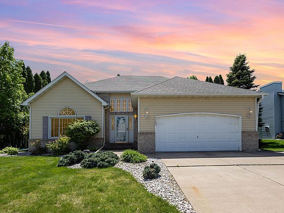 2nd image of 5462 Golfview Cir N