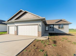 2209 S Sadie Ave, Sioux Falls, SD 57106
