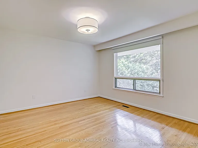 47 Waterloo Ave — Photo 36