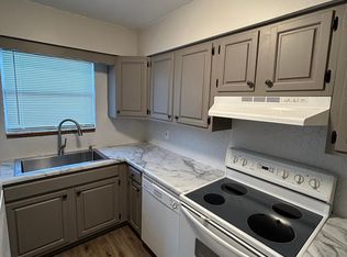 8711 E Lakeland Cir, Wichita, KS 67207