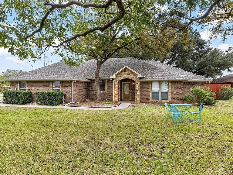 1609 Cheyenne Trl — Photo 2