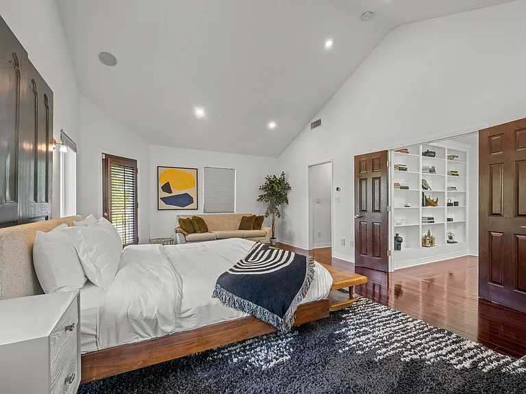 6714 Blucher Ave — Photo 24