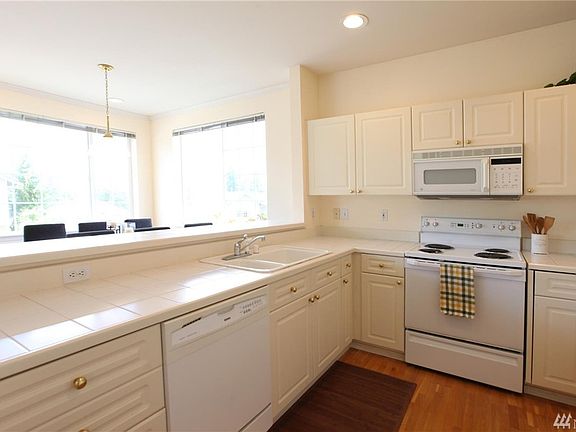 4th image of 18622 NE 57th Way #18622