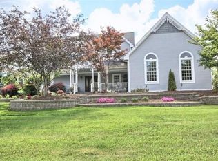 16079 Silverwood Dr, Fenton, MI 48430