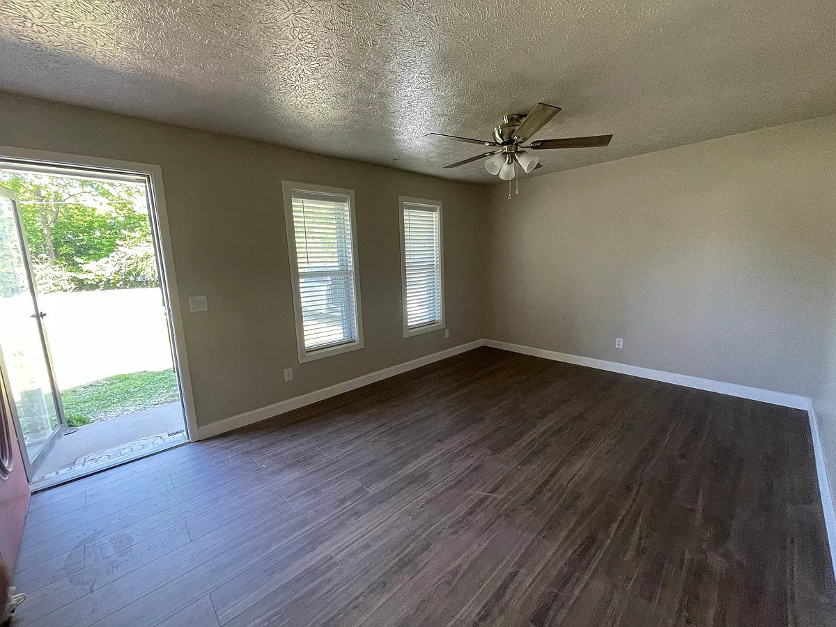 Living room - 28353 Miller City Rd