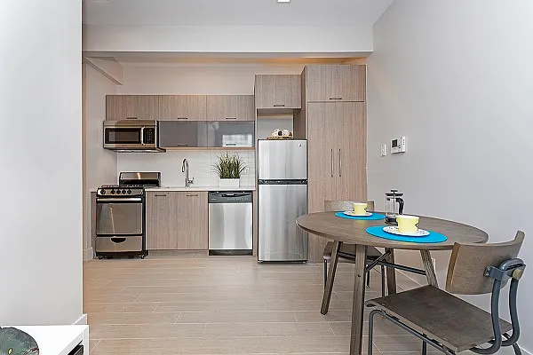 Rented by Perry Associates NYC Inc | media 23