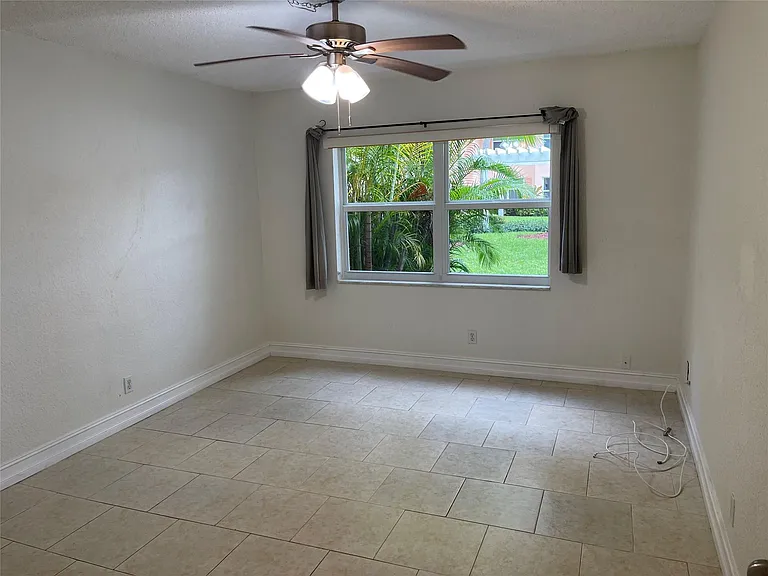 770 SE 2nd Ave #E106 — Photo 8