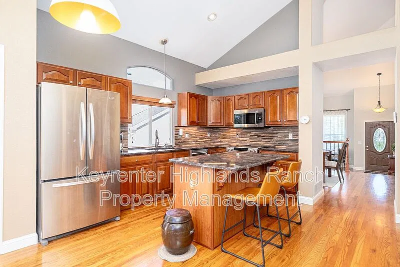 3 bed, 2.5 bath, 2484 sqft, $3,300 — Photo 3