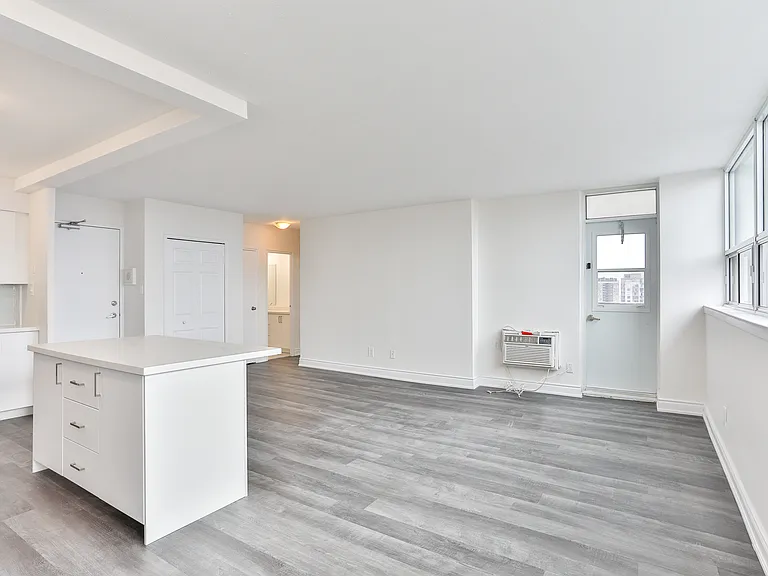 111 Raglan Ave #1008 — Photo 13