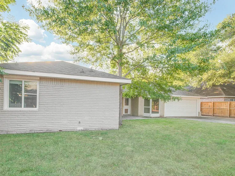 11007 Hillcroft Ave — Photo 25