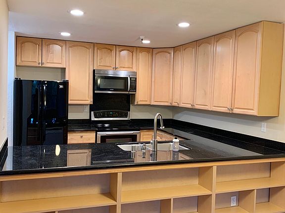 5th image of 725 Mariposa Ave APT 206