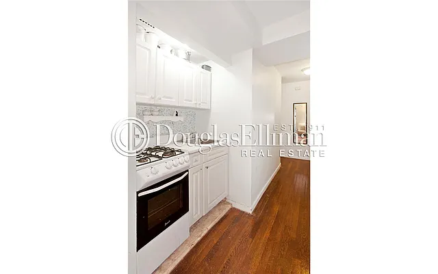 Rented by Douglas Elliman | media 28