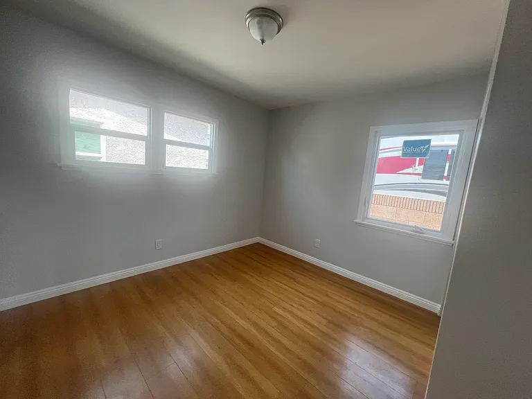 9649 Harvard St — Photo 5
