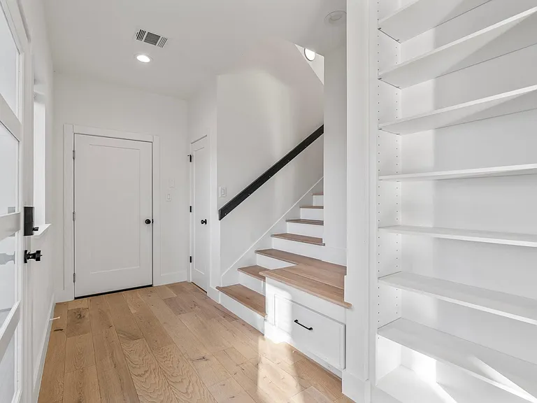 3802 Commerce St — Photo 19