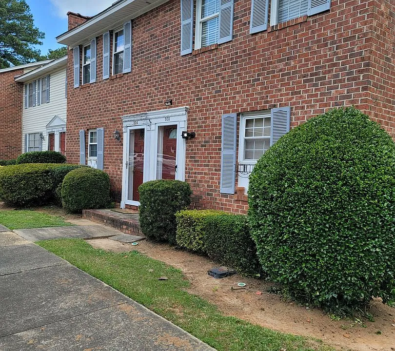 1704 Ashford Ln