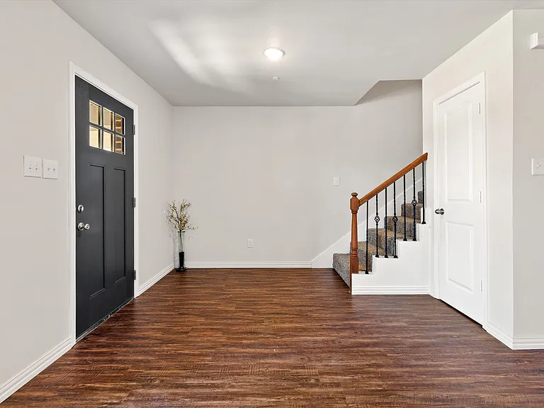 6215 Roby Dr — Photo 32