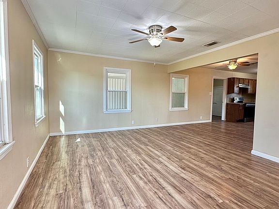 3rd image of 620 E Avenue C