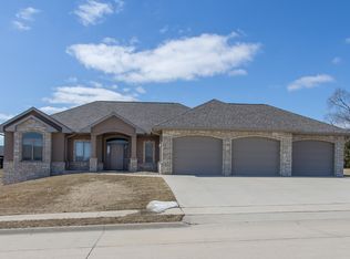 1084 17th St SE, Dyersville, IA 52040