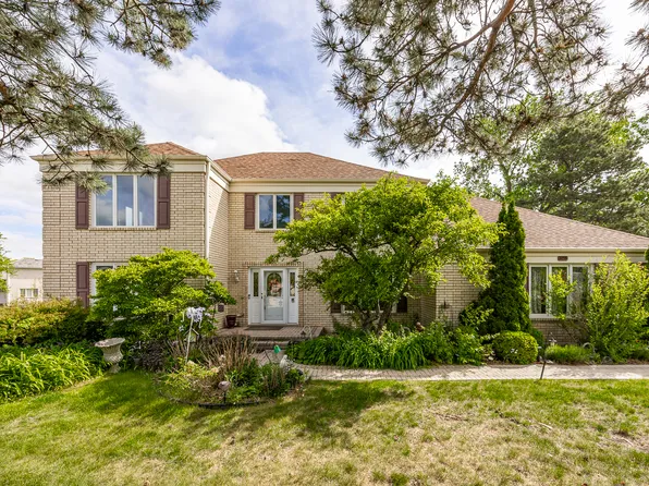 306 Woodview Ct, Oak Brook, IL 60523