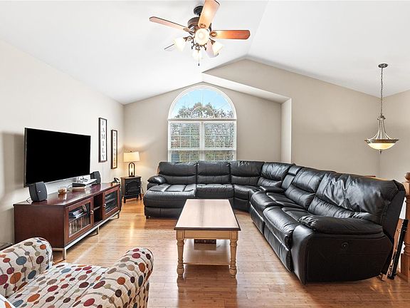 4th image of 9733 Lee Dr