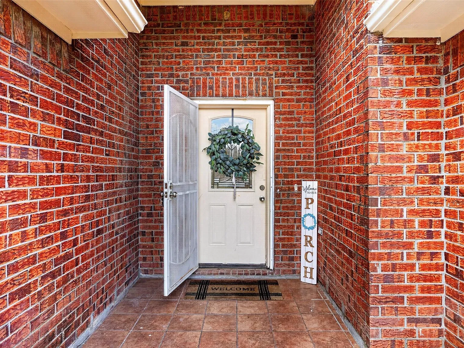 4 bed, 2.0 bath, 1665 sqft, $2,000 — Photo 4