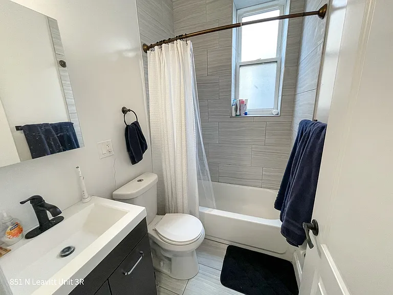 851 N. Leavitt St. — Photo 11