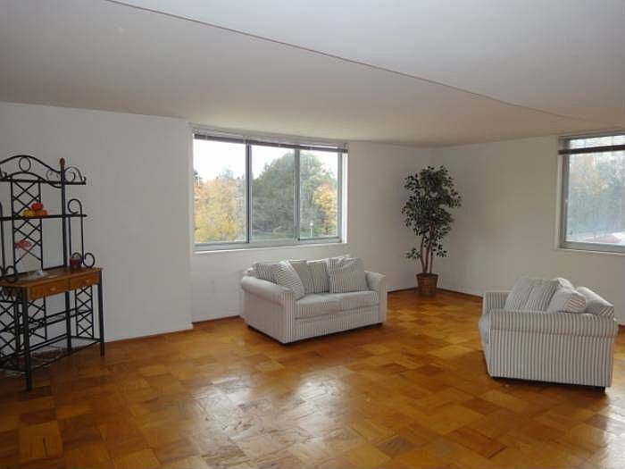 2nd image of 10401 Grosvenor Pl APT 222