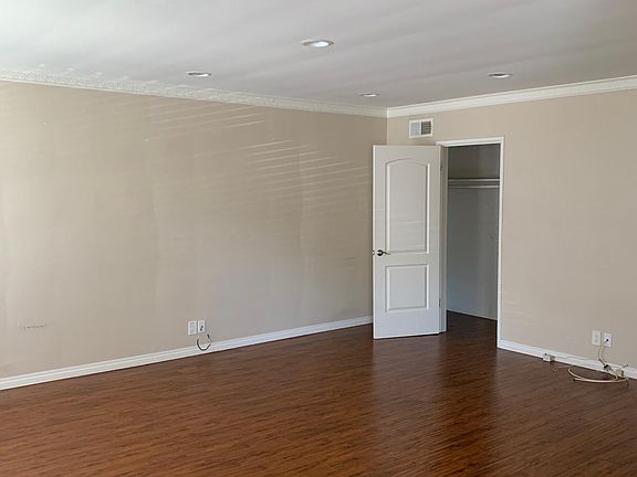 3rd image of 8260 Willoughby Ave