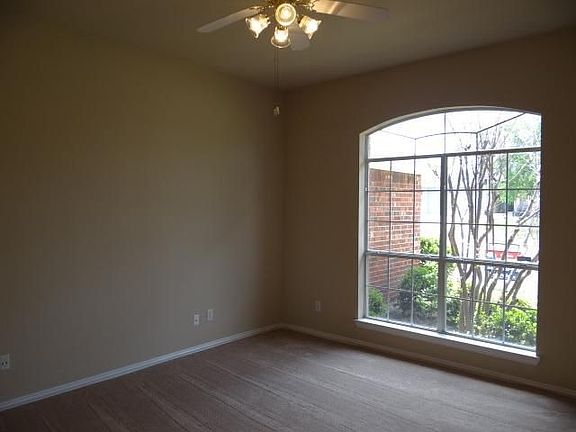 3rd image of 533 Stonewall Ct