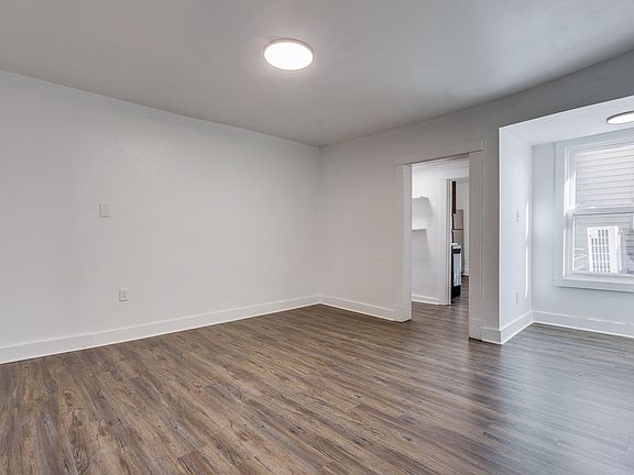 2nd image of 826 E Warrington Ave #1