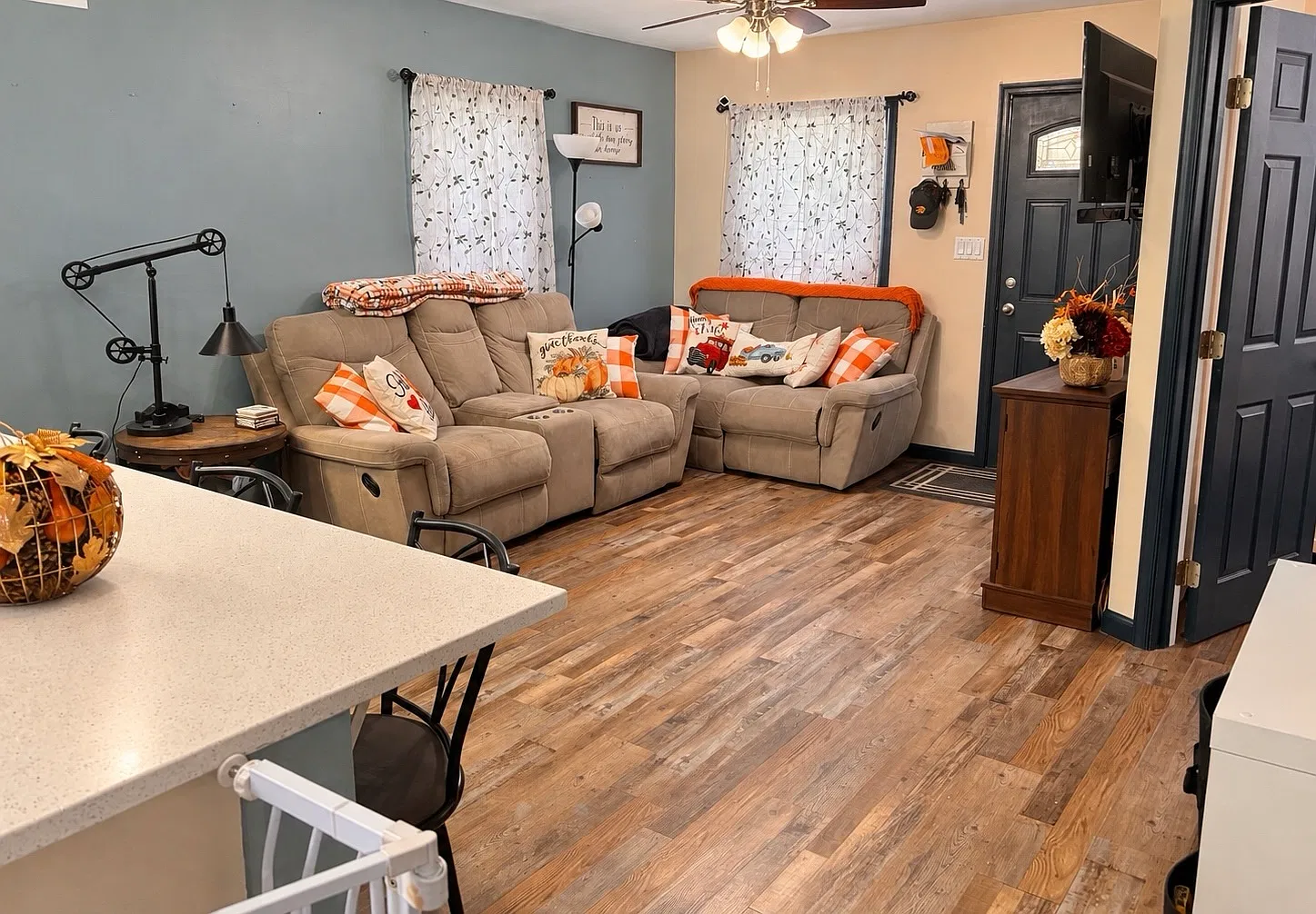 3 bed, 1152 sqft, $3,000 — Photo 2