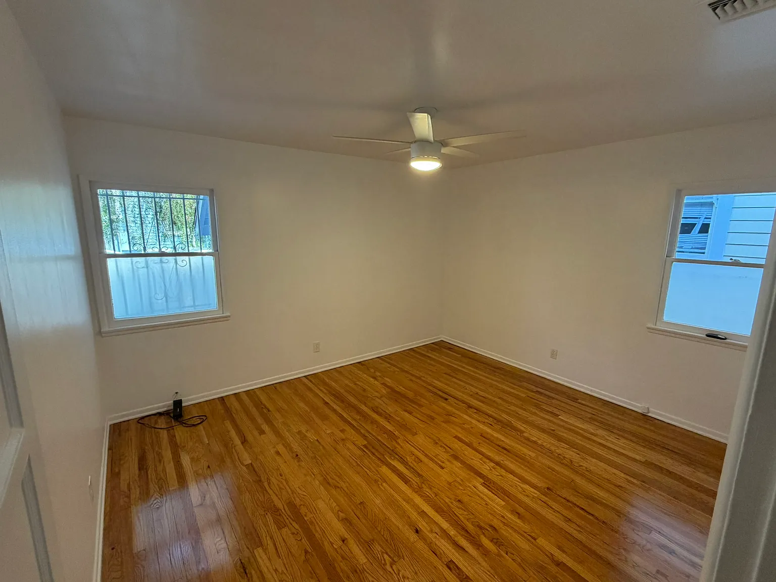 2 bed, 1000 sqft, $5,995 — Photo 3
