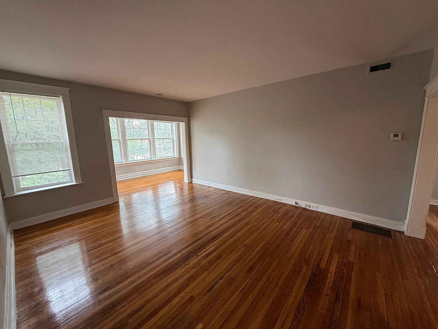 2 bed, 1000 sqft, $1,595 — Photo 2