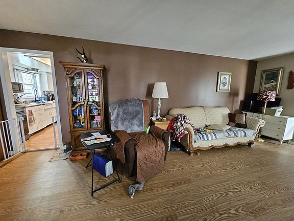 4th image of 1300 Greenfield Dr