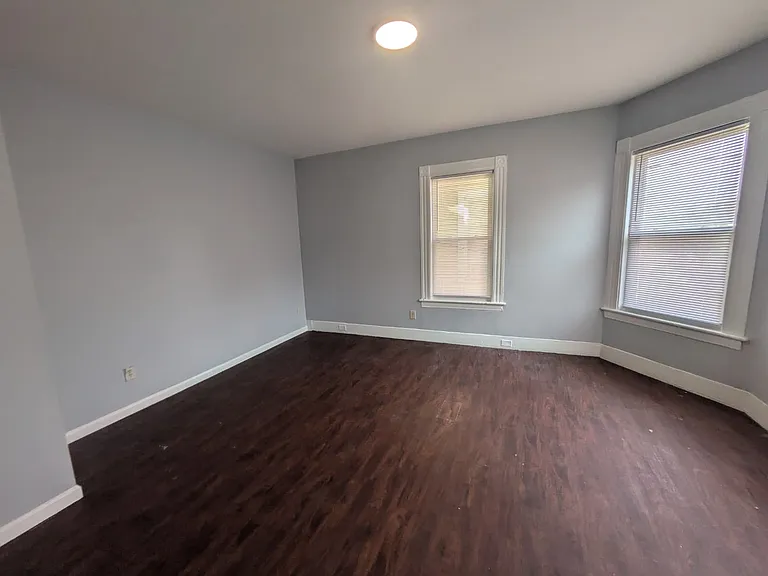 40 Center St #2R — Photo 8