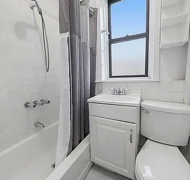 1054 Bergen Ave #1B — Photo 7